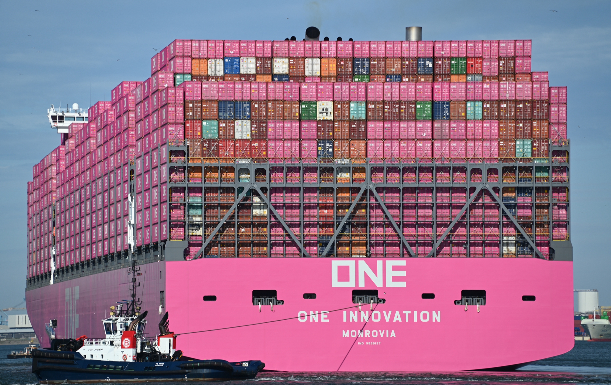 Siêu tàu lớn nhất thế giới phá vỡ kỷ lục lịch sử: Rung chuyển ngành vận tải biển toàn cầu - Ảnh 2.