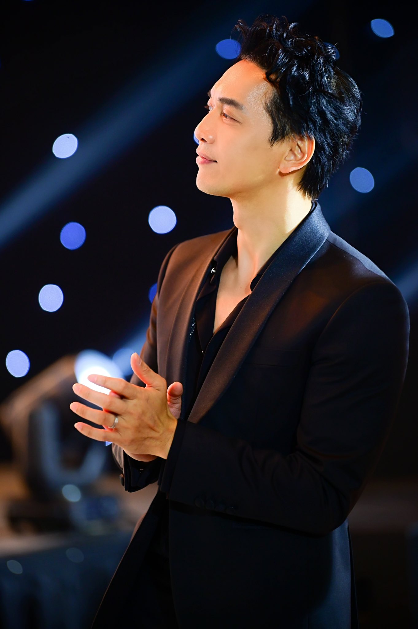 Chủ tịch ACB Trần Hùng Huy lại gây sốt: “Cứ như Soobin Hoàng Sơn phiên bản chủ tịch ngân hàng vậy”- Ảnh 11.