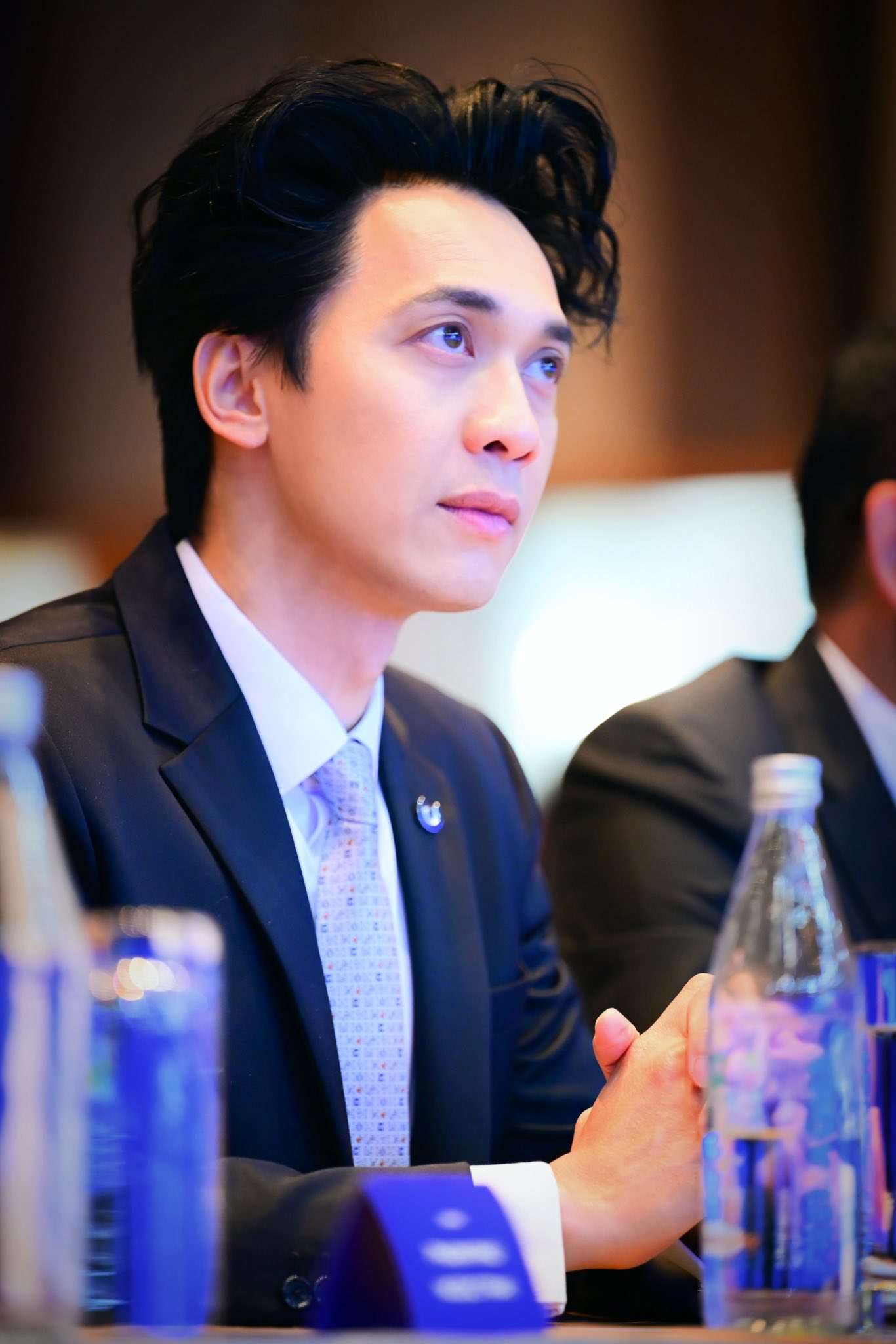 Chủ tịch ACB Trần Hùng Huy lại gây sốt: “Cứ như Soobin Hoàng Sơn phiên bản chủ tịch ngân hàng vậy”- Ảnh 10.