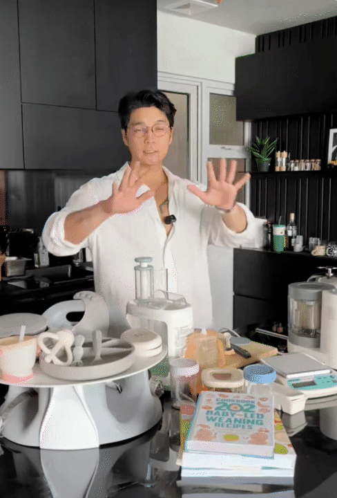 Ái nữ của Ngô Thanh Vân chính thức ăn dặm, Huy Trần khoe loạt “đồ nghề” xịn sò, một chiếc máy đã hơn 6 triệu khiến các mẹ bỉm trầm trồ- Ảnh 8.