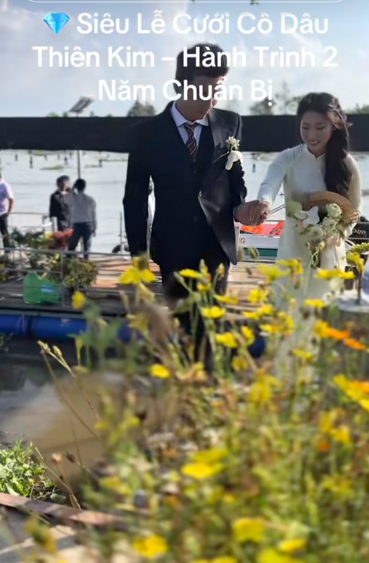 Lễ cưới của ái nữ "ông trùm" đóng tàu Tiền Giang: Không gian tiệc rộng lớn nhưng tư gia nhà gái mới là điểm nhấn- Ảnh 4.