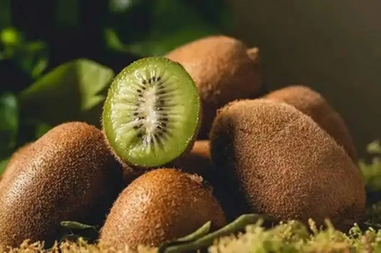 Loại quả được gọi là "trái cây ngủ", ăn một vài miếng mỗi ngày có thể giúp bạn ngủ ngon giấc đến tận sáng, chợ Việt bán rất nhiều- Ảnh 1.