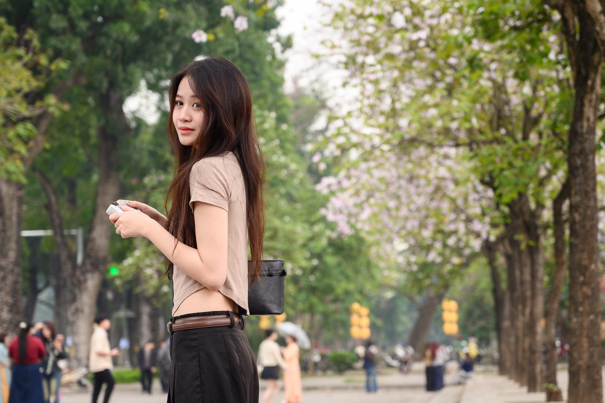 Cả Hà Nội phát sốt vì những cây hoa này: Chỗ đẹp như ngôn tình, nơi đã xác xơ - đi nhầm phí công vô ích!- Ảnh 18.