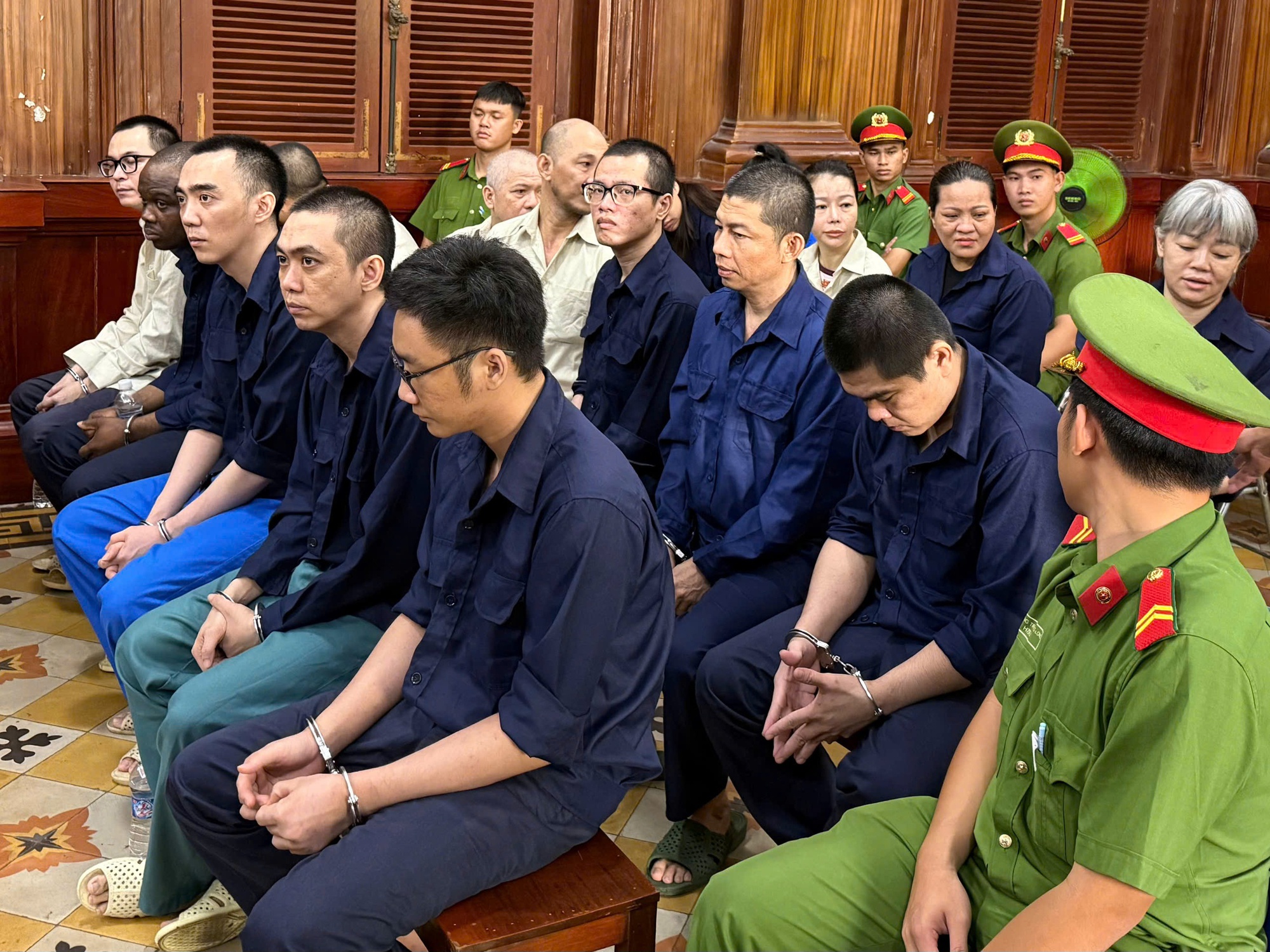 Kinh hoàng mạng lưới rửa tiền xuyên lục địa - Ảnh 1.