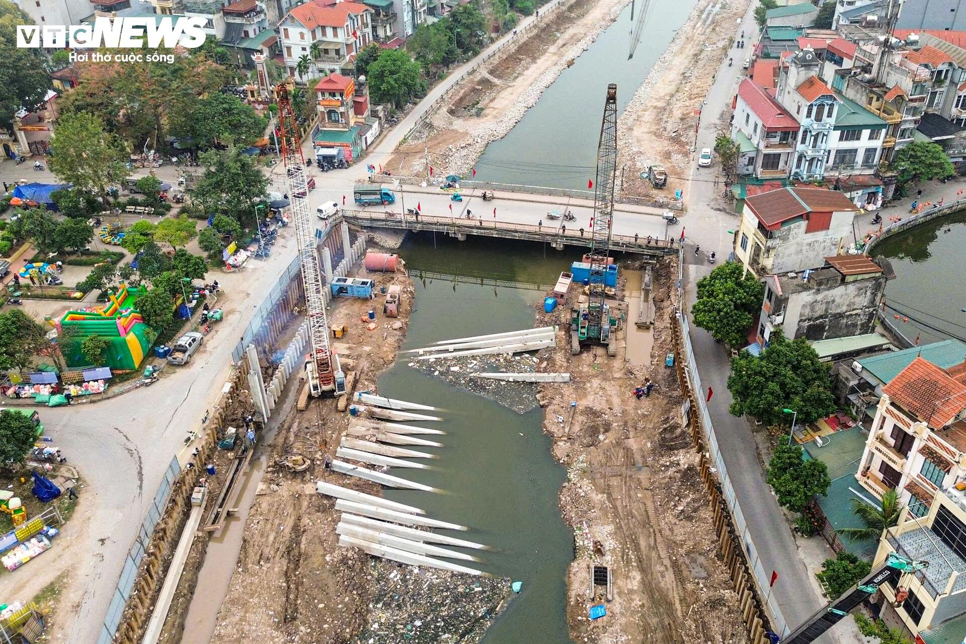 Toàn cảnh công trình cải tạo hạ lưu sông Kim Ngưu gần 700 tỷ đồng sắp cán đích- Ảnh 1.