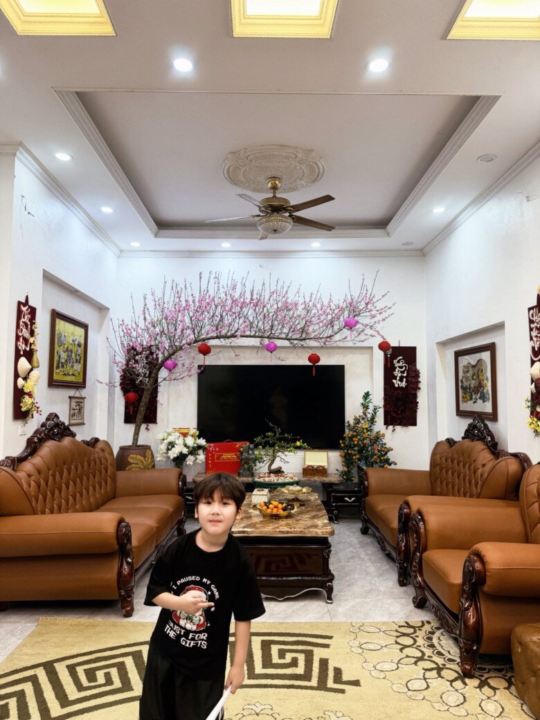 Đại úy Thăng Văn Cương chăm sóc con trai Hòa Minzy trong căn biệt thự bề thế ở Bắc Ninh  - Ảnh 11.