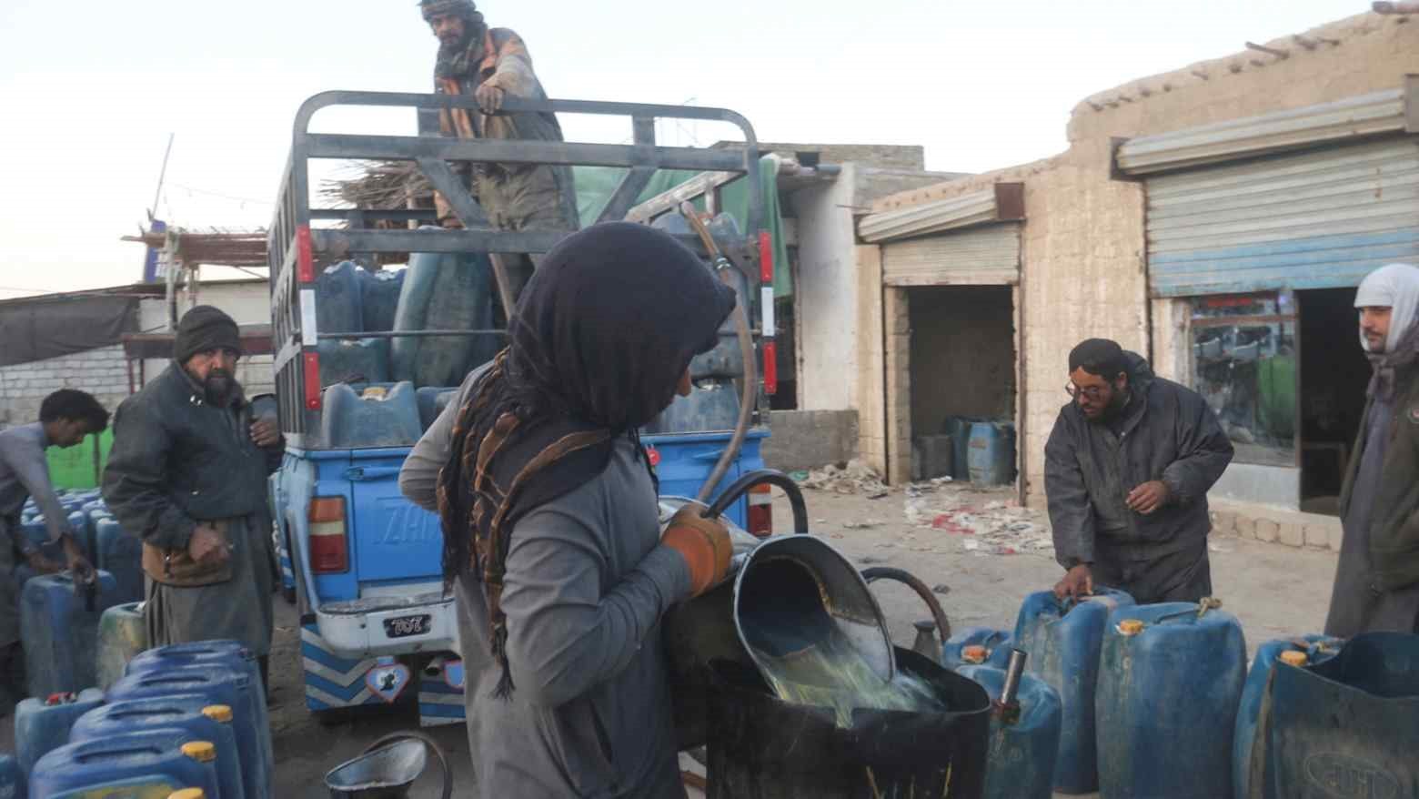 Quốc gia phụ thuộc 80% vào dầu mỏ Trung Đông đối mặt nguy cơ cạn kiệt năng lượng do căng thẳng tại eo biển Hormuz - Ảnh 1.