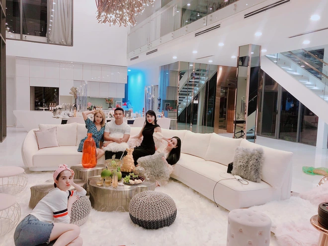 "Nữ hoàng nội y" từng khiến đại gia gốc Việt U80 si mê, giờ vẫn lẻ bóng trong biệt thự 50 tỷ - Ảnh 6.