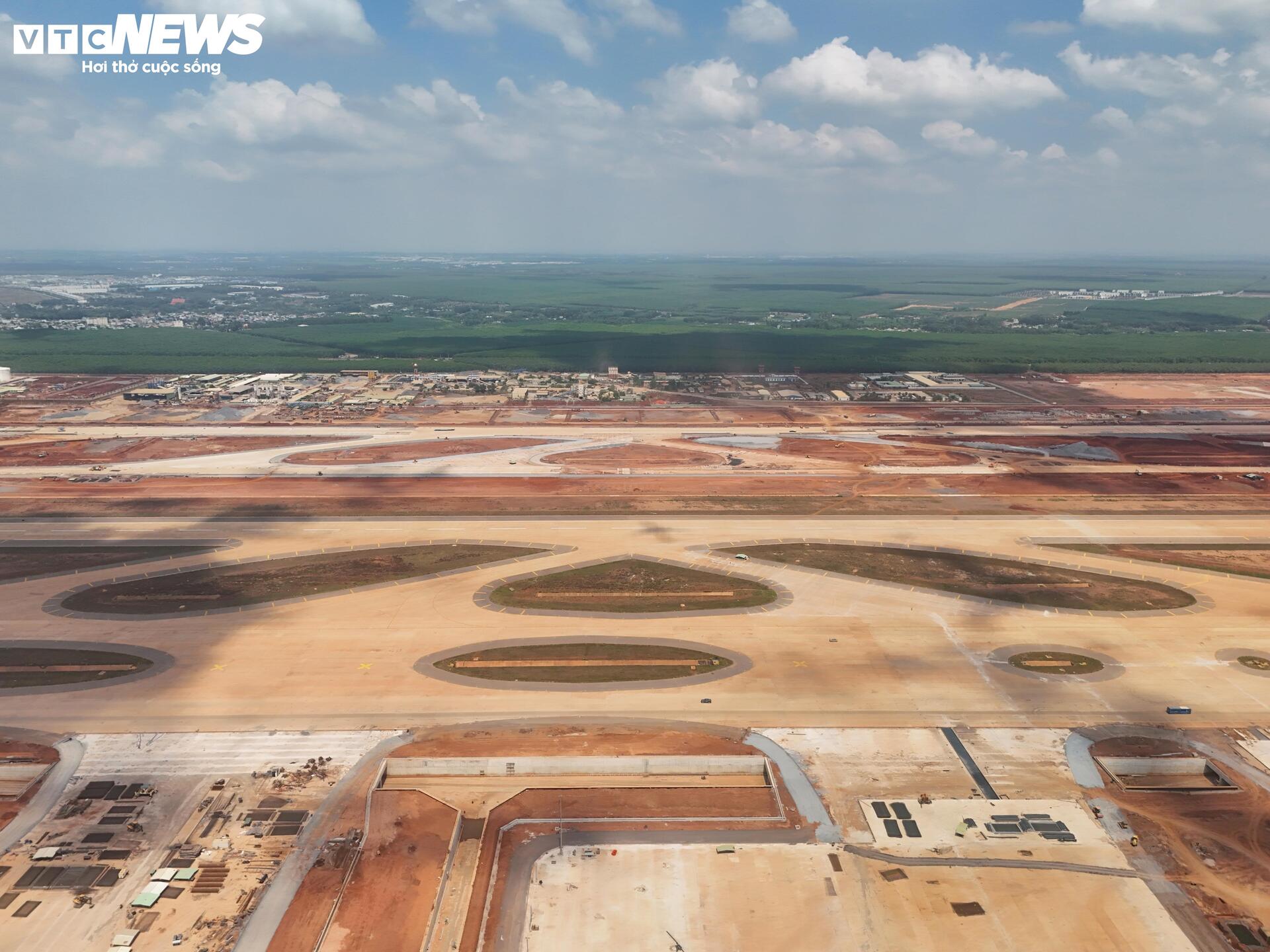 Toàn cảnh sân bay Long Thành trước mốc dự kiến vận hành thương mại - Ảnh 12.