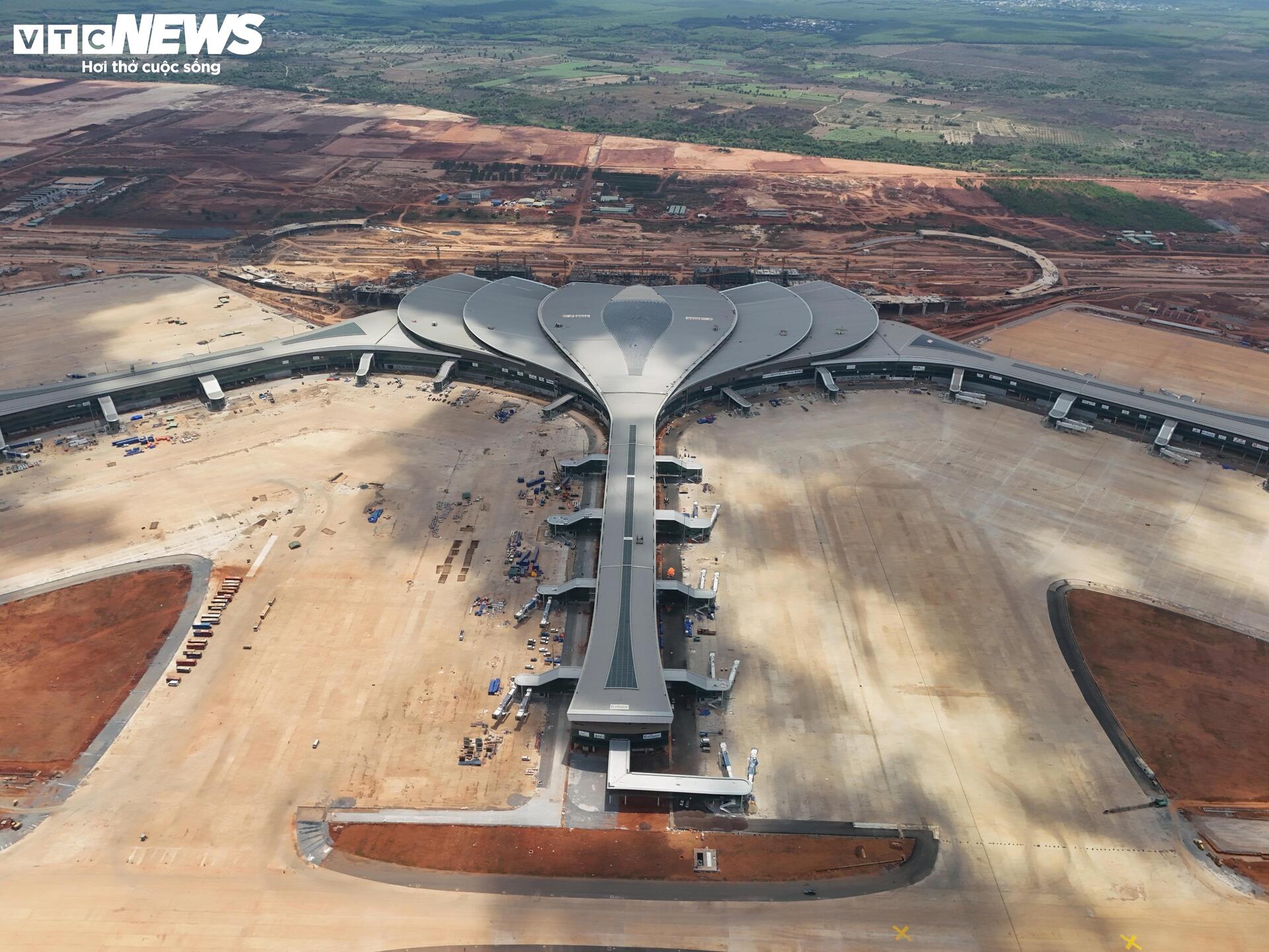 Toàn cảnh sân bay Long Thành trước mốc dự kiến vận hành thương mại - Ảnh 13.