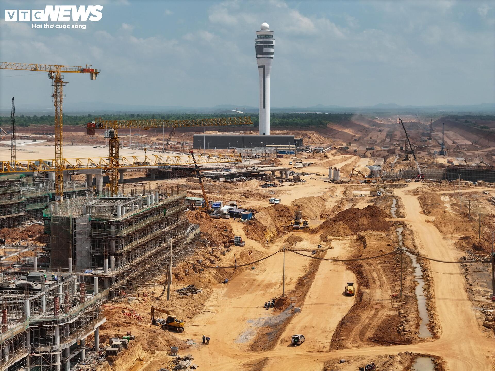 Toàn cảnh sân bay Long Thành trước mốc dự kiến vận hành thương mại - Ảnh 4.