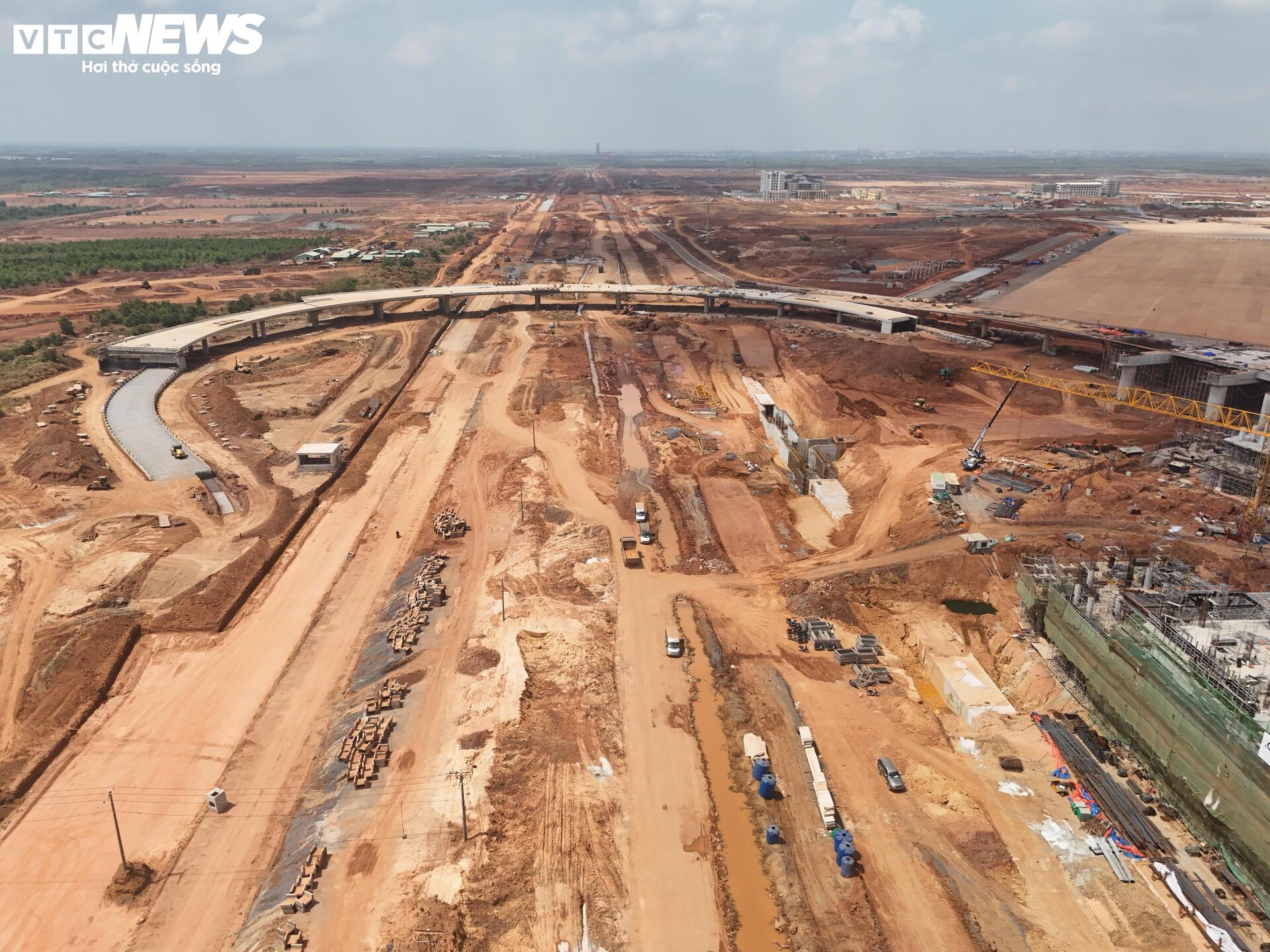 Toàn cảnh sân bay Long Thành trước mốc dự kiến vận hành thương mại - Ảnh 8.