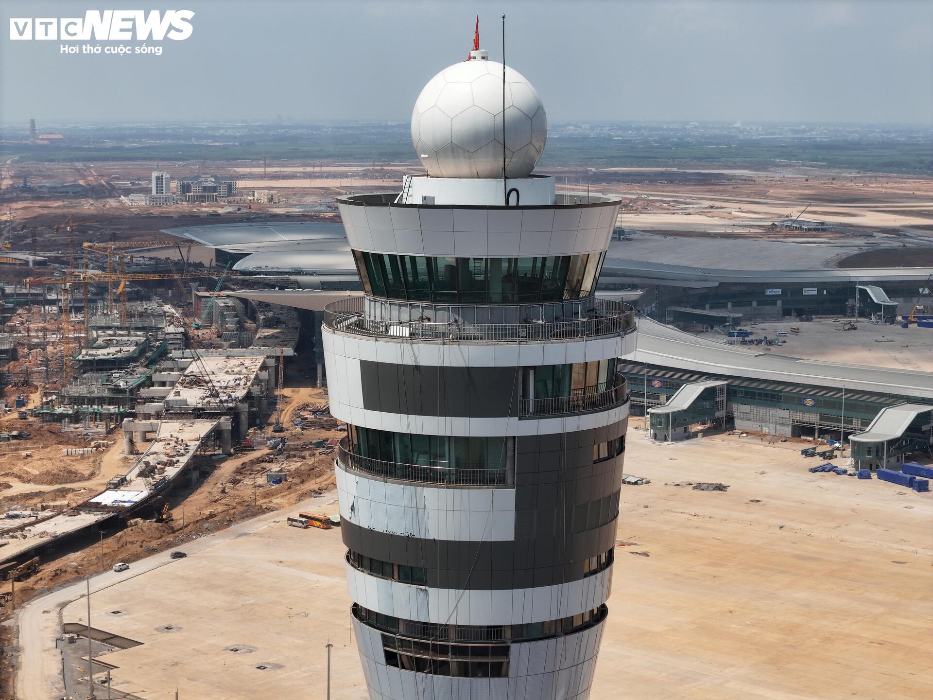 Toàn cảnh sân bay Long Thành trước mốc dự kiến vận hành thương mại - Ảnh 6.