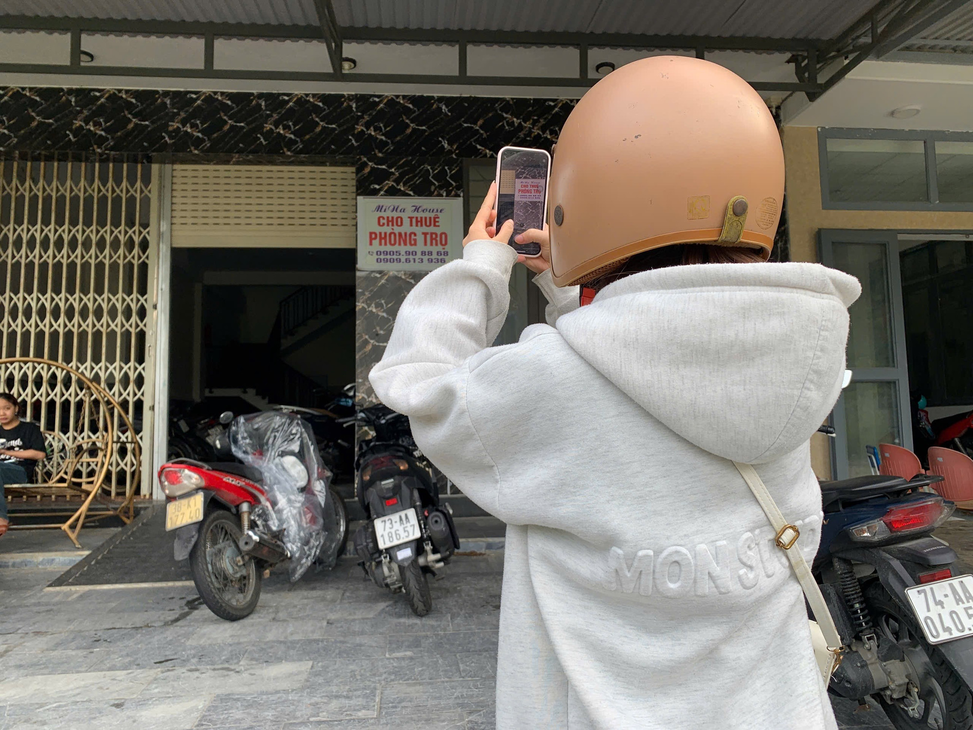 Nam sinh TP.HCM mất cả tháng lương vì quên kiểm tra hợp đồng thuê trọ: 3 điều cần xem kỹ trước khi đặt cọc- Ảnh 1.