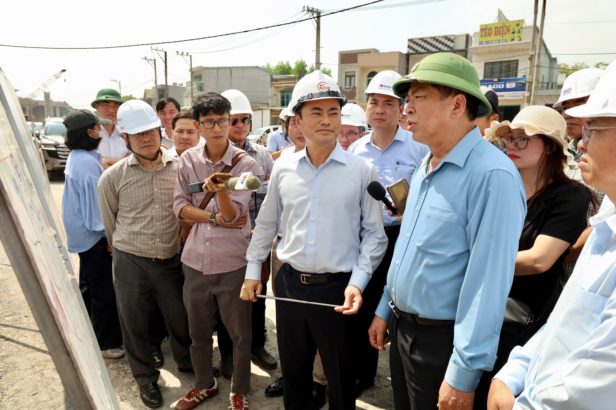 Bộ trưởng Bộ Xây dựng kiểm tra tiến độ Vành đai 3 tại Tân Vạn- Ảnh 2.