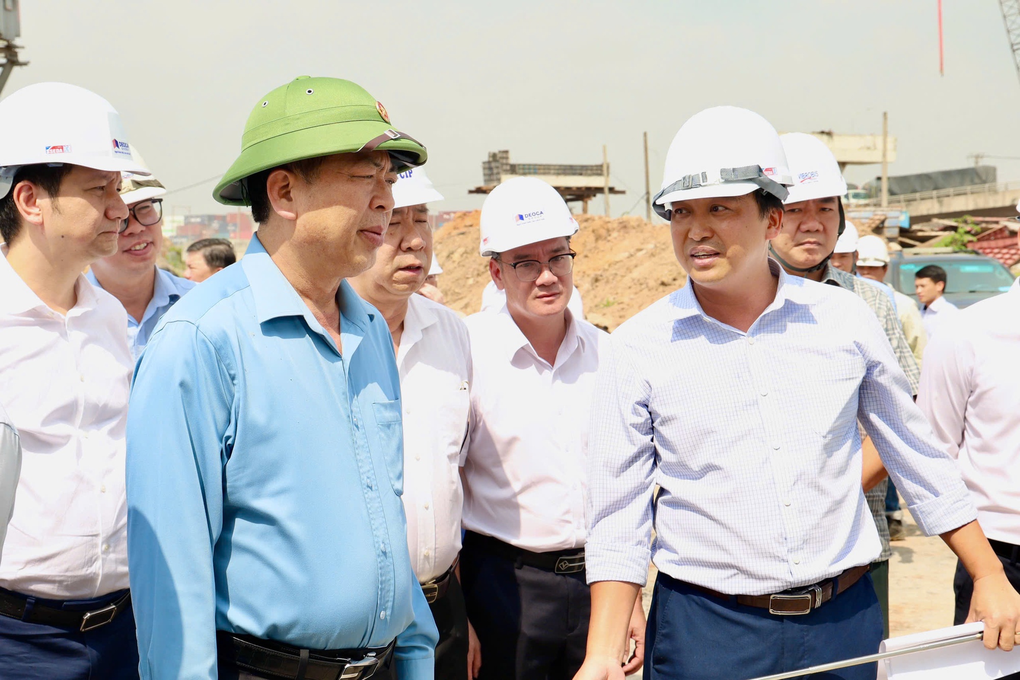 Bộ trưởng Bộ Xây dựng kiểm tra tiến độ Vành đai 3 tại Tân Vạn- Ảnh 5.