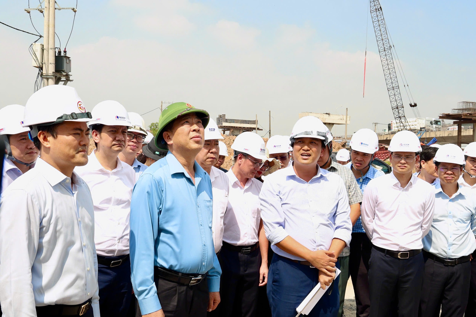 Bộ trưởng Bộ Xây dựng kiểm tra tiến độ Vành đai 3 tại Tân Vạn- Ảnh 1.