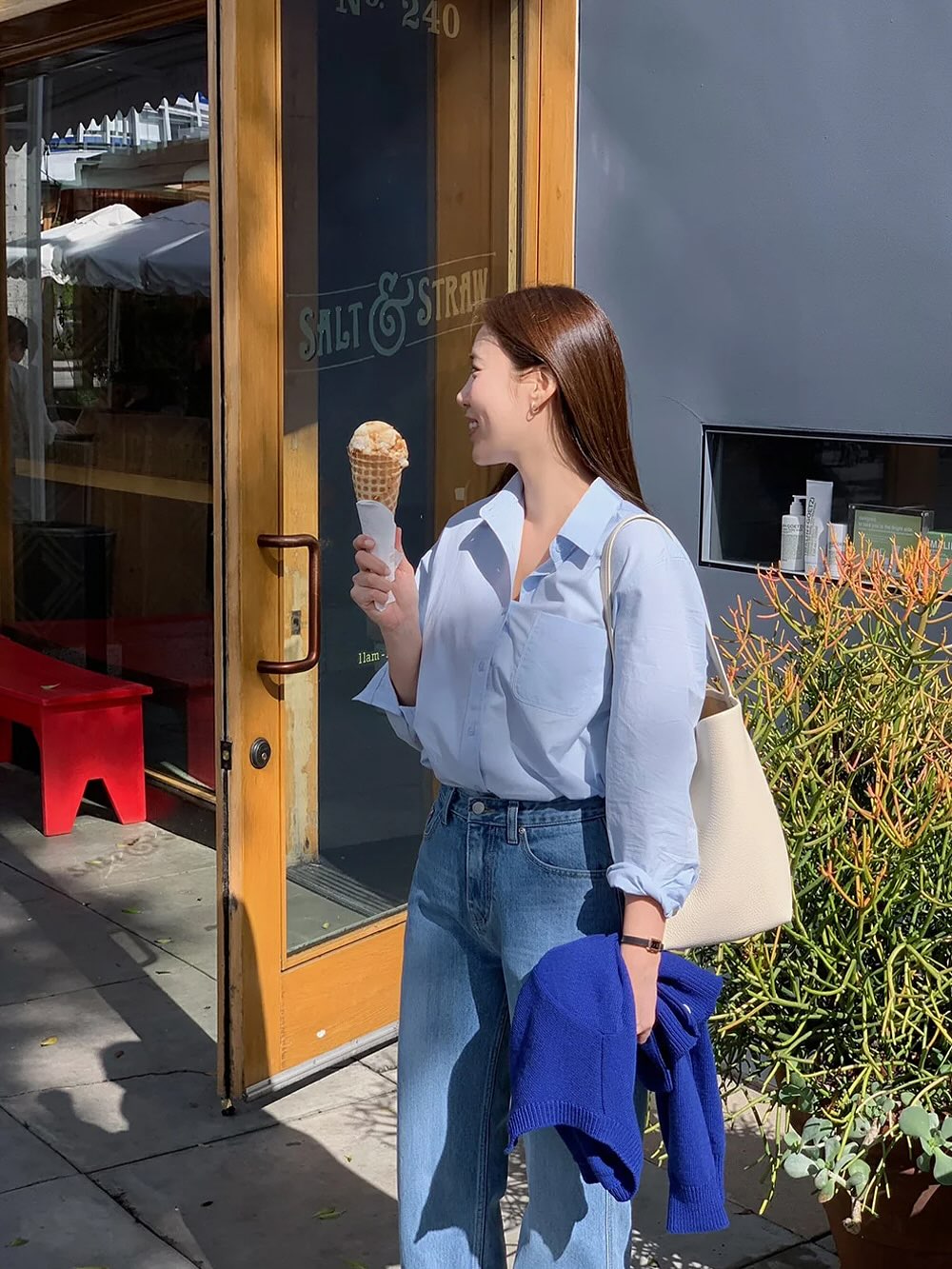 4 Mẫu áo sơ mi hack tuổi hoàn hảo cho phong cách công sở thanh lịch 2026 - Ảnh 4.