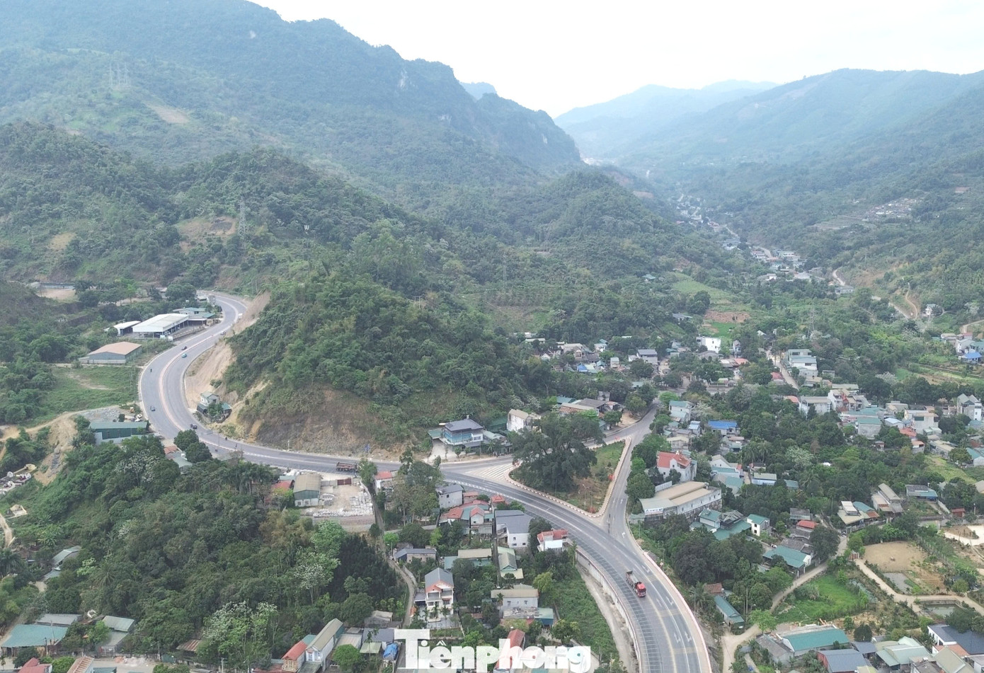 Diện mạo tuyến giao thông mới hoàn thành tại cửa ngõ Tây Bắc- Ảnh 6.