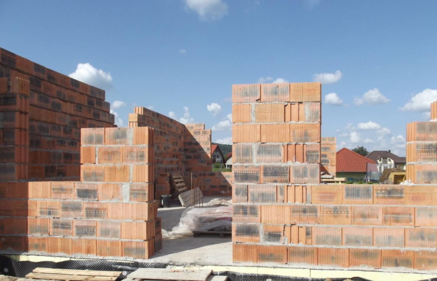 Bỏ 400 triệu xây nhà ở quê để nghỉ hưu, 1 năm sau phải quay lại thành phố: 3 bài toán tài chính nhiều người chưa tính hết - Ảnh 1.