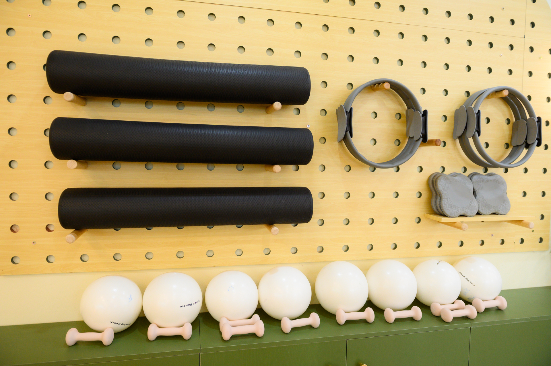 50 phút trong phòng tập barre - môn “gọt dáng” vibe tiểu thư: Có phải giàu mới “đu được”?- Ảnh 3.