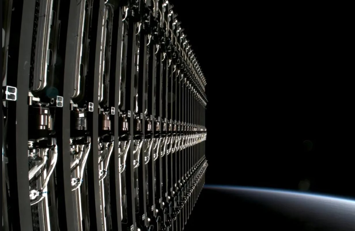 Vệ tinh của Elon Musk vỡ tan ở độ cao 560km, tham vọng 1 triệu trạm thu phát không gian trở nên ‘chật chội’- Ảnh 3.