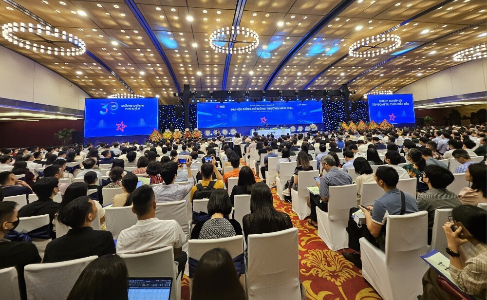 Một ngân hàng có thêm 86.000 cổ đông chỉ sau 1 năm - Ảnh 1.