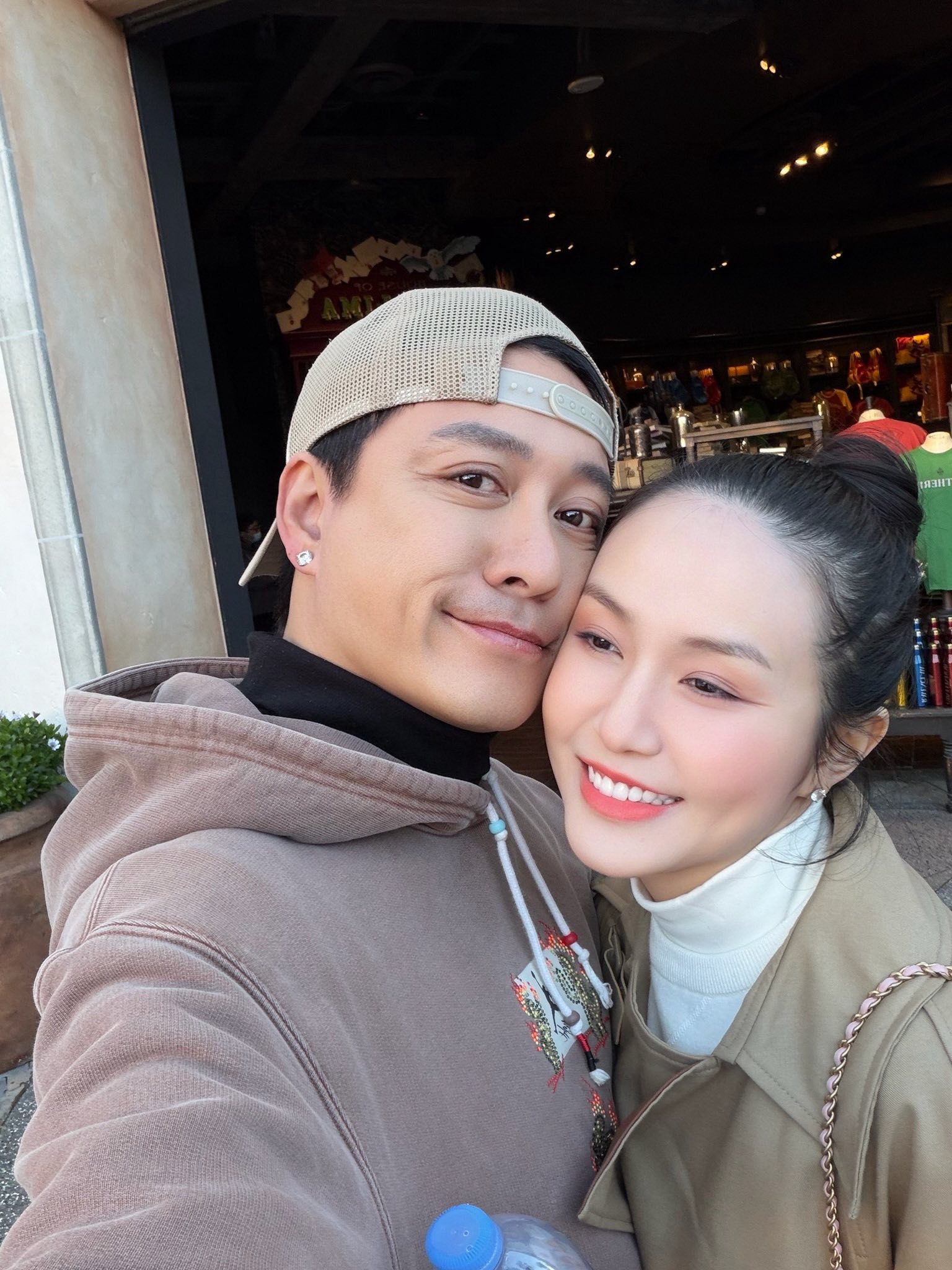 Bà xã 9X của Tuấn Hưng: "Giờ không chỉ là vợ chồng, còn là bạn đồng tu" - Ảnh 2.