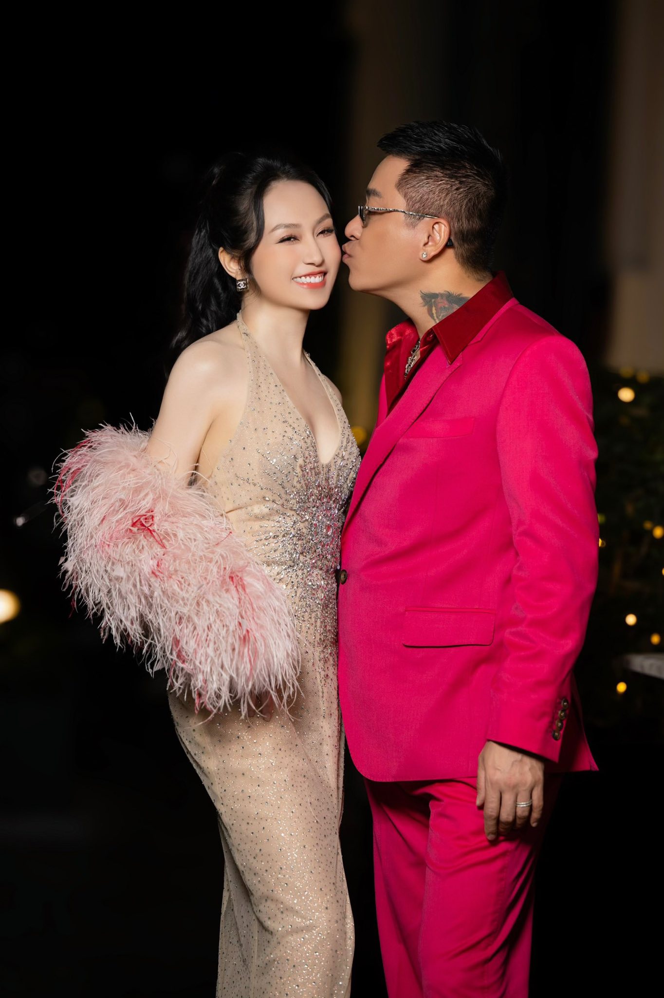 Bà xã 9X của Tuấn Hưng: "Giờ không chỉ là vợ chồng, còn là bạn đồng tu" - Ảnh 1.