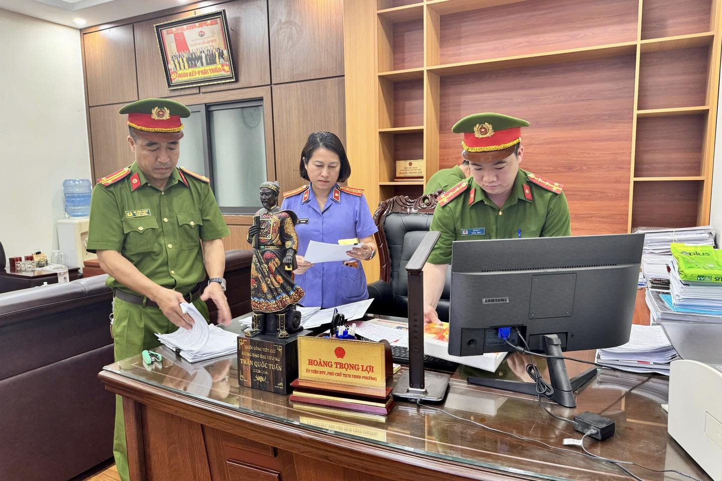 Bắt khẩn cấp nguyên một Phó Chủ tịch thành phố - Ảnh 2.