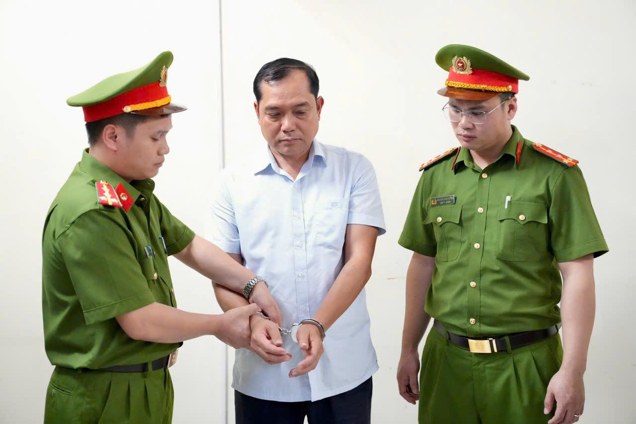 Bắt khẩn cấp nguyên một Phó Chủ tịch thành phố - Ảnh 1.