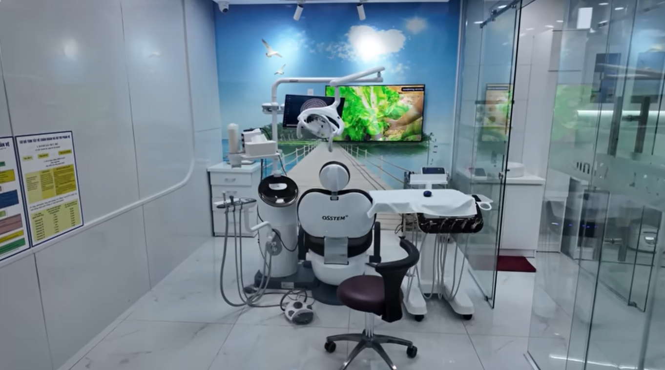 Khách Tây đi khám răng ở Đà Nẵng, sững người khi không mất 1 xu: ''Riêng dịch vụ đó ở nước tôi phải trả hơn 1,7 triệu đồng" - Ảnh 2.