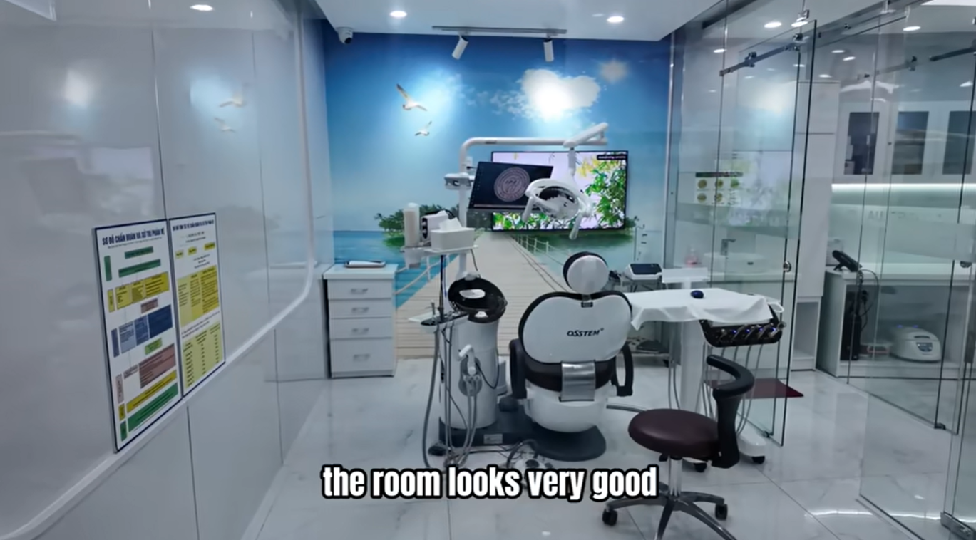 Khách Tây đi khám răng ở Đà Nẵng, sững người khi không mất 1 xu: ''Riêng dịch vụ đó ở nước tôi phải trả hơn 1,7 triệu đồng" - Ảnh 3.
