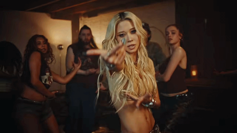 Ái nữ Angelina Jolie và Brad Pitt giỏi đến mức khiến 700 người ngậm ngùi, nhan sắc chỉ 2 người trên thế giới sở hữu- Ảnh 1.