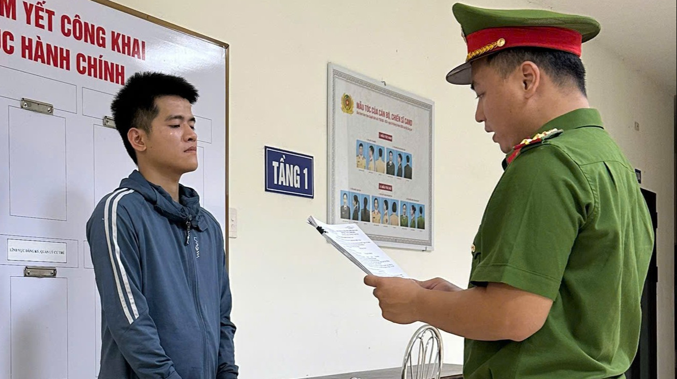 Thi hành lệnh bắt tạm giam Phan Gia Huy sinh năm 1998 - Ảnh 1.