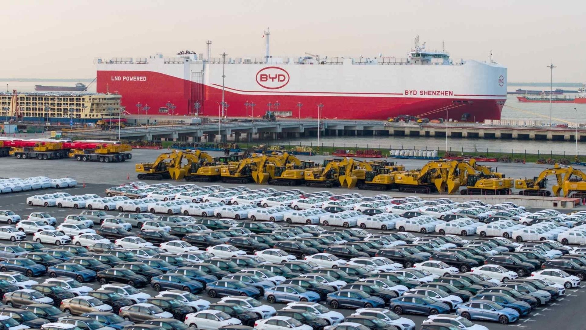 Thị trường nội địa lao dốc, một cường quốc ô tô châu Á lại 'bùng nổ' ở nước ngoài: Xuất khẩu tăng gần 74%, đạt 700.000 xe trong 1 tháng - Ảnh 1.