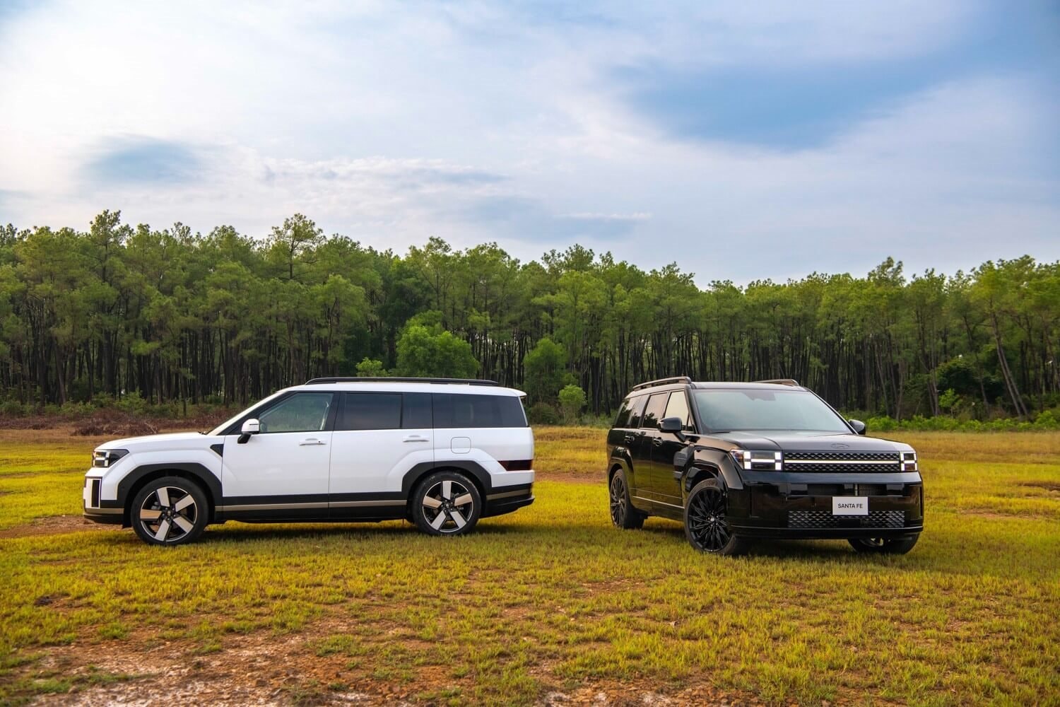 Người mua xe chú ý, đây là những mẫu xe giảm giá mạnh nhất tháng 4 - có mẫu giảm hơn 1 tỷ đồng - Ảnh 1.