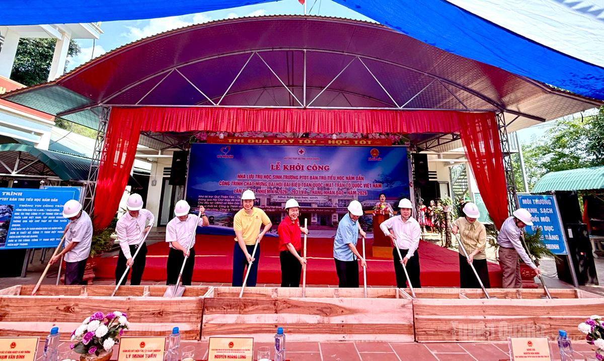 Vingroup của tỷ phú Phạm Nhật Vượng vừa chi gần 7 tỷ làm một điều đặc biệt cho hàng trăm học sinh- Ảnh 1.