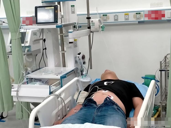 Chàng trai 24 tuổi phải rửa ruột vì sáng tỉnh dậy bỗng có 150 viên thuốc trong bụng - Ảnh 1.