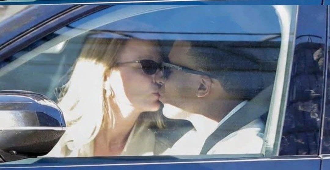 Bắt gặp siêu sao Mbappe lái xế hộp, hôn bạn gái diễn viên giữa phố- Ảnh 4.