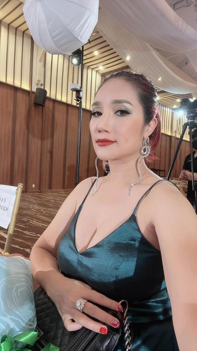 Mẹ đơn thân là NSƯT miền Nam đóng cửa quán cafe, bán đồ cũ: “Người ta chửi tôi quá trời luôn” - Ảnh 3.