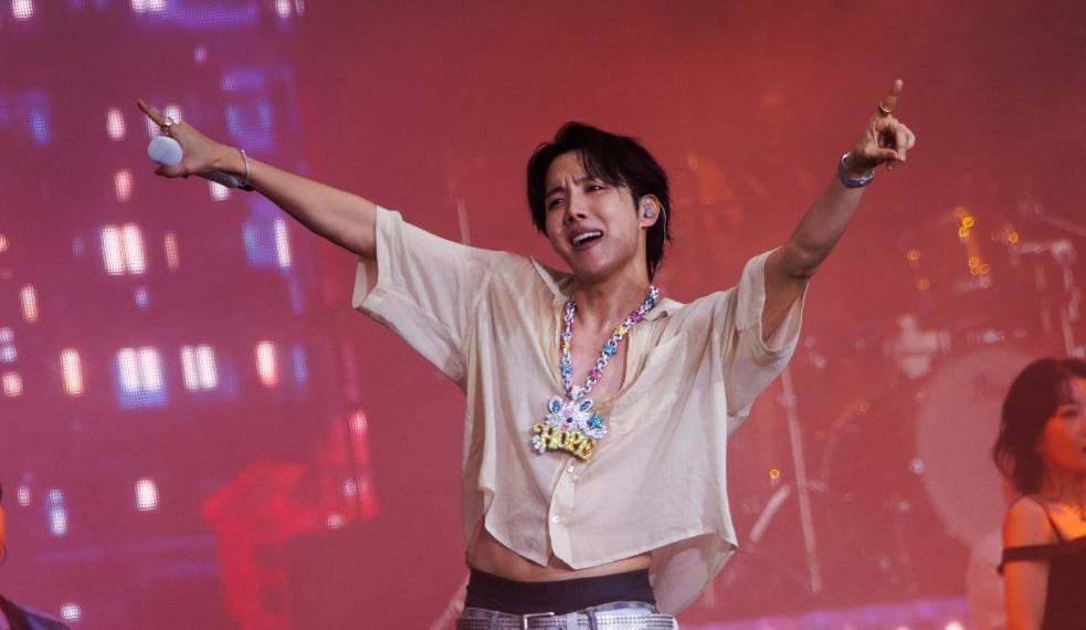 Nam nghệ sĩ đang càn quét MXH chỉ bằng 15 giây: Cỗ máy nhảy nổi tiếng toàn cầu, tài sản bạc tỷ nghe mà kinh ngạc- Ảnh 11.