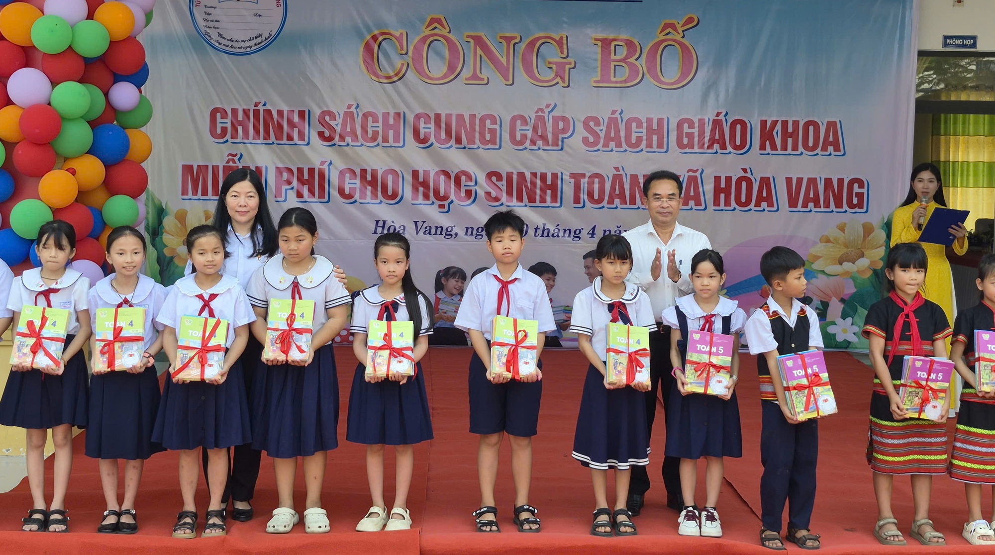 Đà Nẵng cấp sách giáo khoa miễn phí cho học sinh: Bước đột phá giáo dục 2026 - Ảnh 1. Đà Nẵng cấp sách giáo khoa miễn phí cho học sinh: Bước đột phá giáo dục 2026 - Ảnh 1.