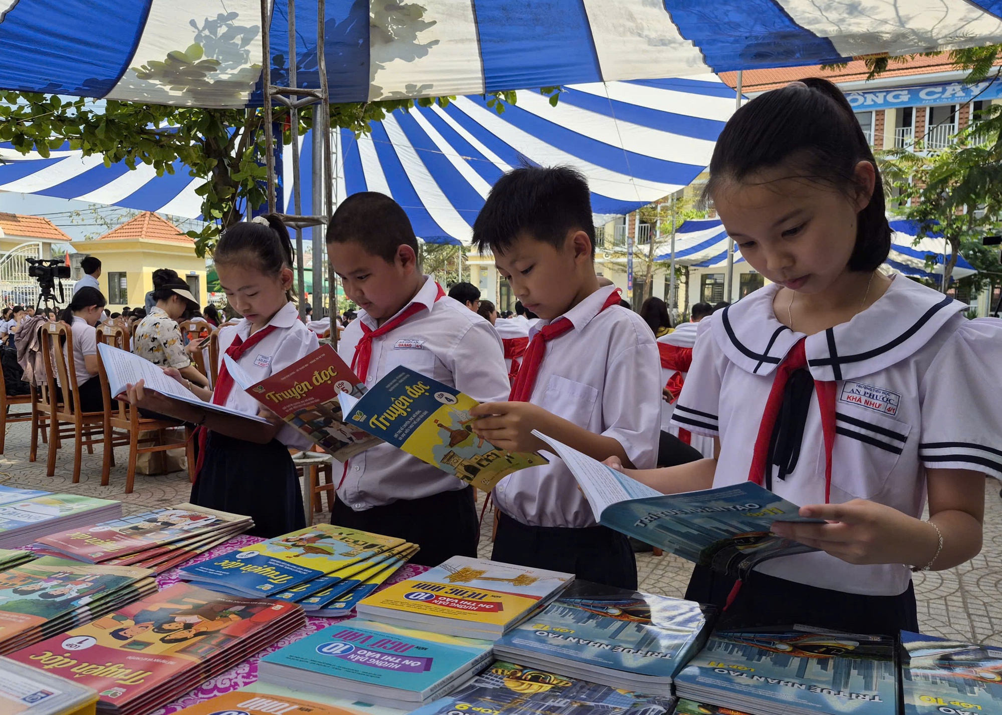 Đà Nẵng cấp sách giáo khoa miễn phí cho học sinh: Bước đột phá giáo dục 2026 - Ảnh 2. Đà Nẵng cấp sách giáo khoa miễn phí cho học sinh: Bước đột phá giáo dục 2026 - Ảnh 2.