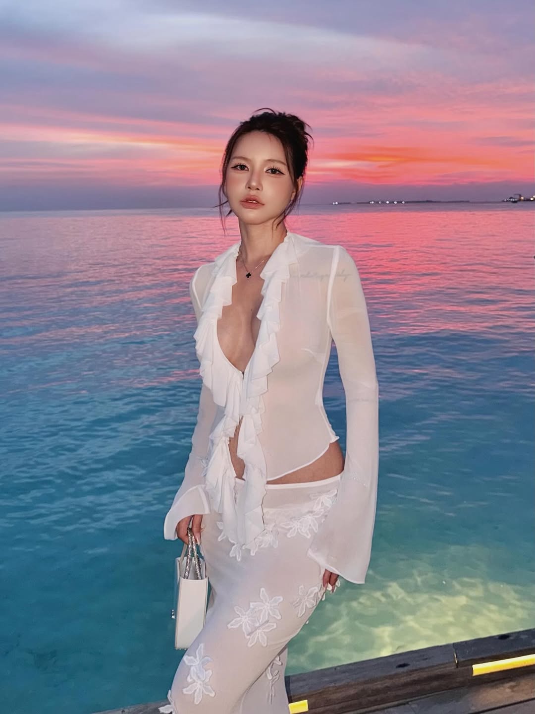 Chị đẹp cưới "hồng hài nhi" kém 9 tuổi: Lucie Nguyễn làm mẹ 2 con vẫn giữ phong độ "slay" đáng nể - Ảnh 5.