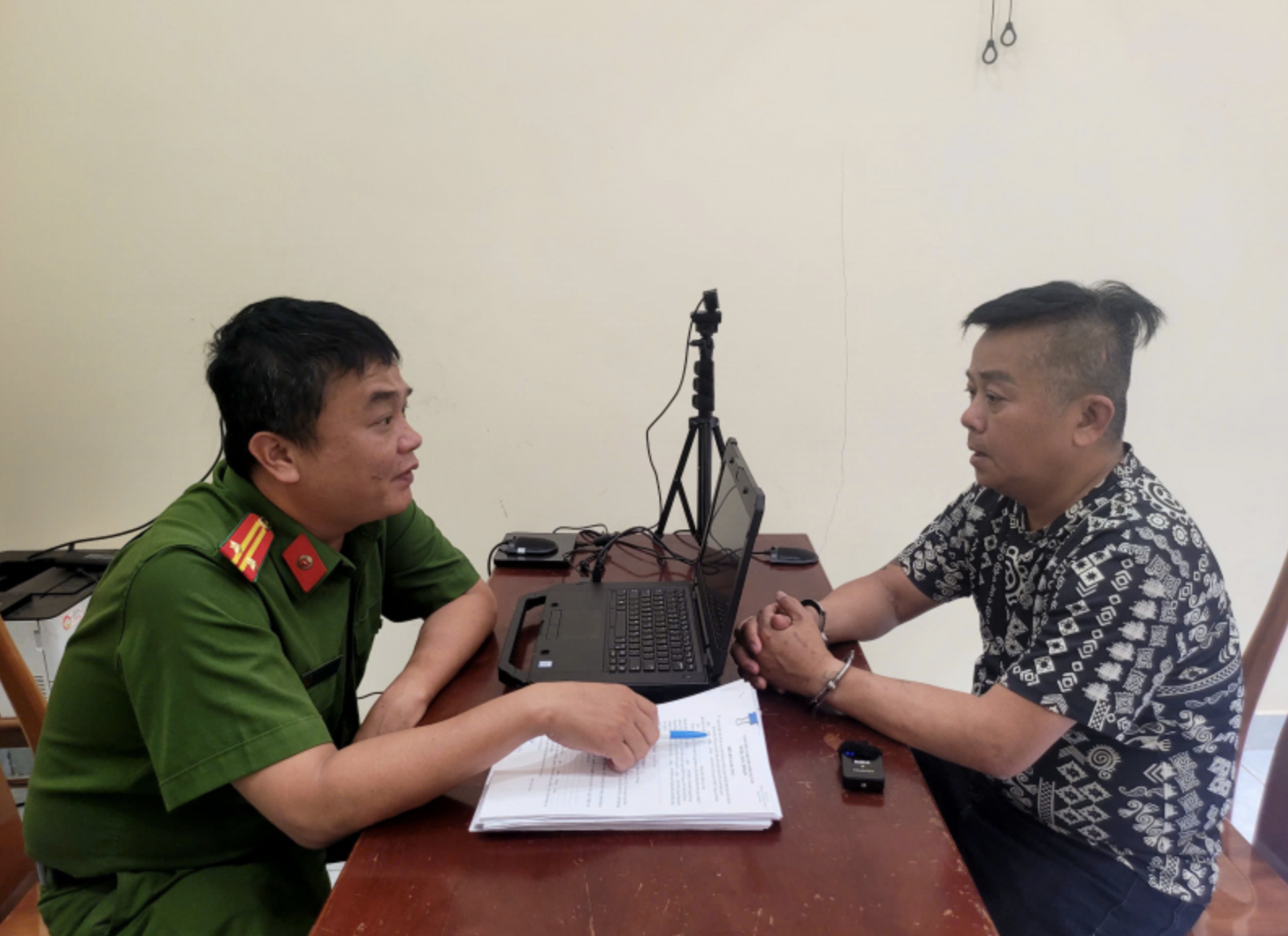 Bắt giám đốc công ty mua bán nợ “có tiếng” tại TP.HCM- Ảnh 1.