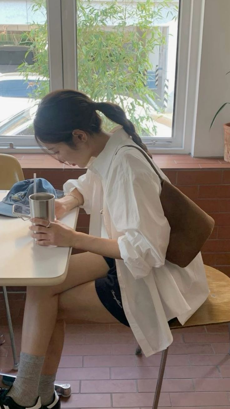 Cùng 20 triệu/tháng: Một người giữ 5 triệu tiền mặt, một người dồn hết vào vàng - ai “dễ thở” hơn khi có việc gấp?- Ảnh 1.