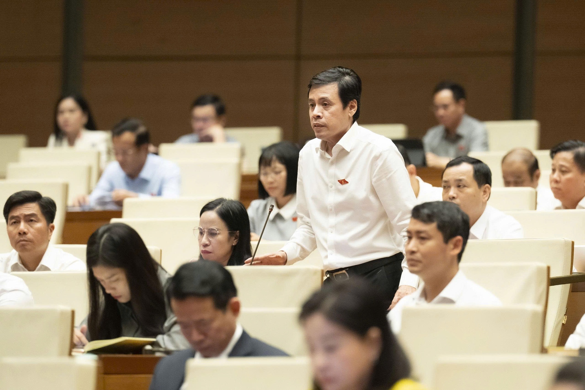 Khẩn trương hoàn thiện dự thảo Nghị quyết về thuế xăng dầu và nhiên liệu bay, trình Quốc hội thông qua vào sáng 12/4- Ảnh 6.