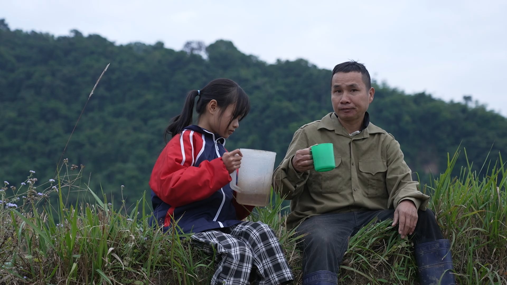 Nữ diễn viên phim VTV nghẹn ngào tuyên bố trên truyền hình - Ảnh 2.