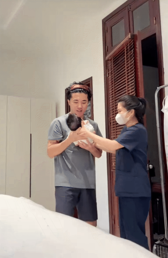 Từ ở cữ 60 triệu đến thuê bảo mẫu 50 triệu/tháng: ái nữ Xuân Hinh gây chú ý với cách nuôi con "chịu chi" - Ảnh 8.